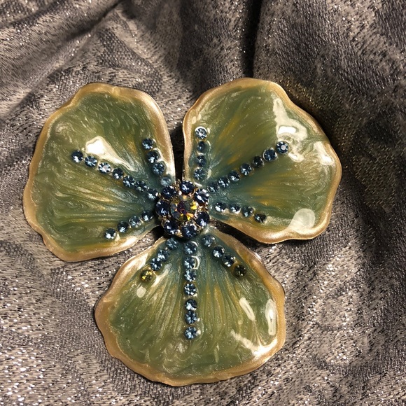 Jewelry - Vintage Enameled Floral Pin